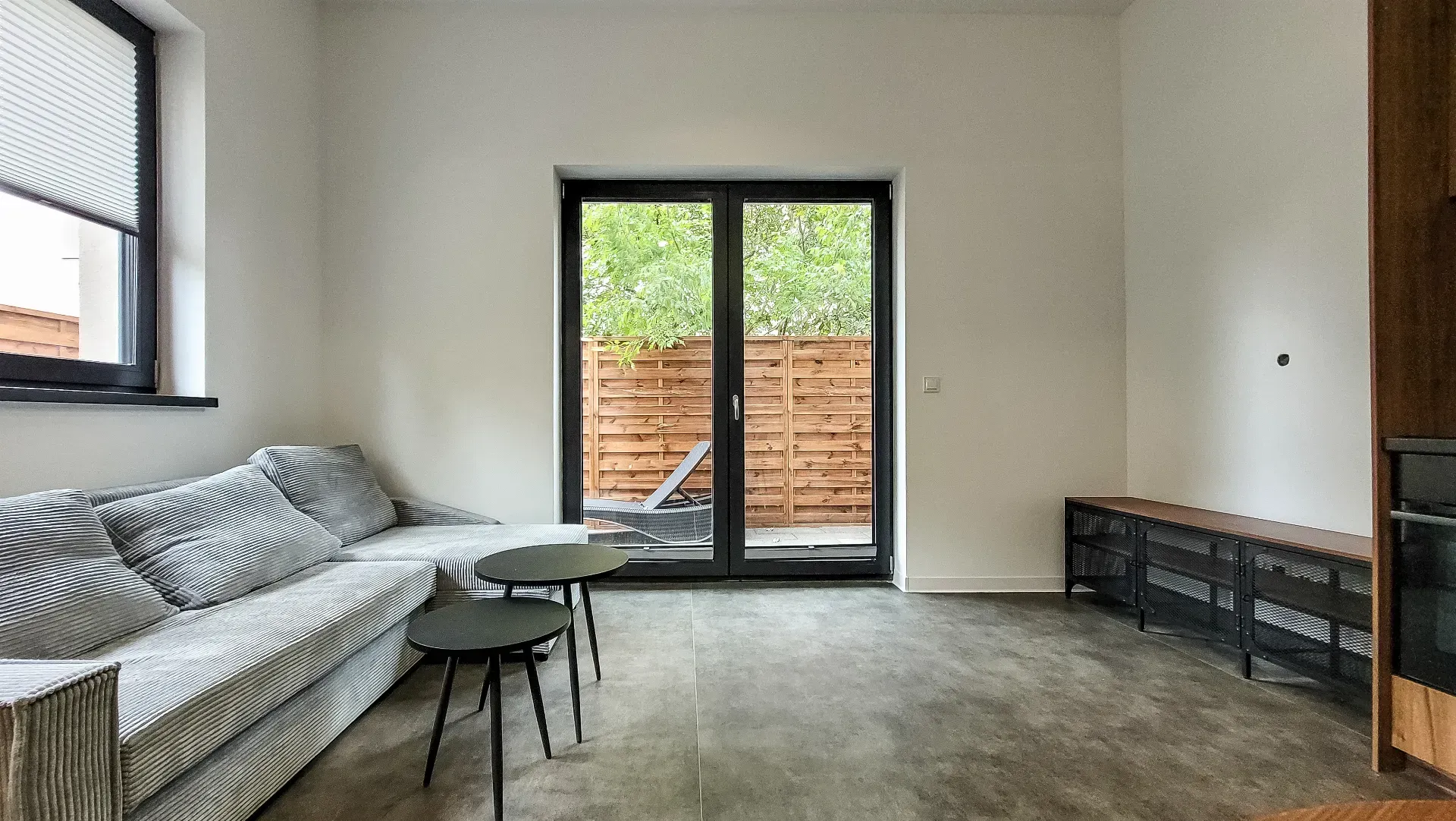 Kawalerka w centrum | Antresola | Własne patio 6