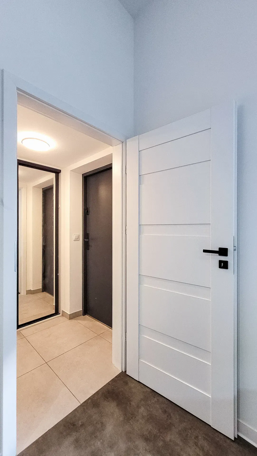 Kawalerka w centrum | Antresola | Własne patio 9