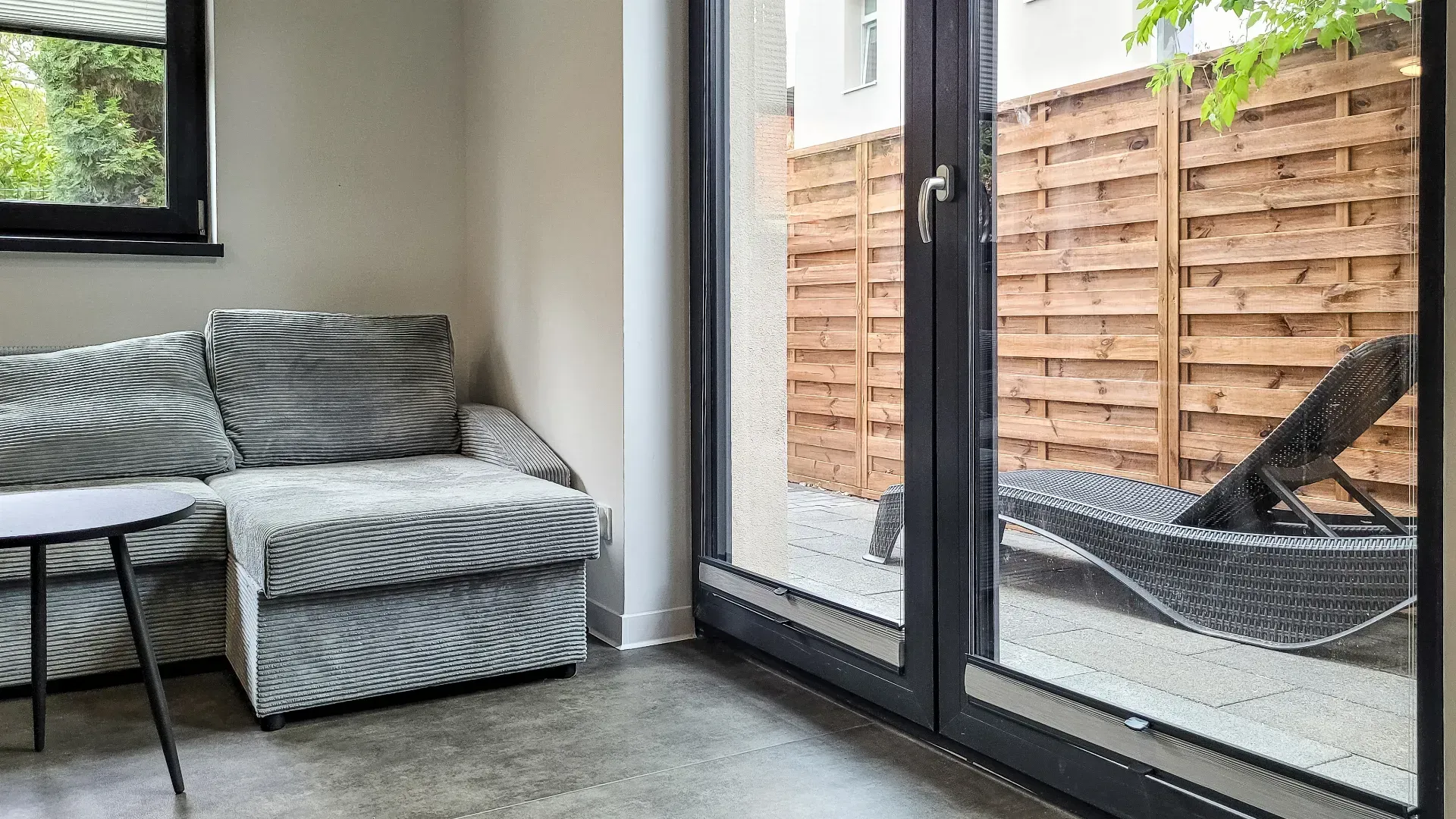 Kawalerka w centrum | Antresola | Własne patio 10