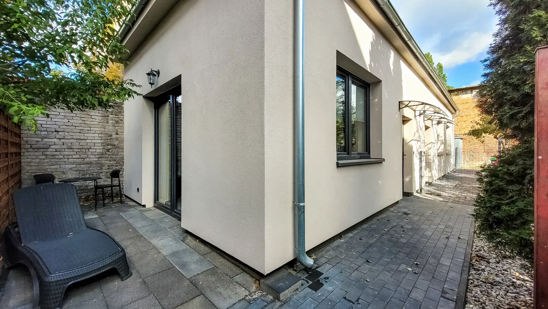 Kawalerka w centrum | Antresola | Własne patio 11