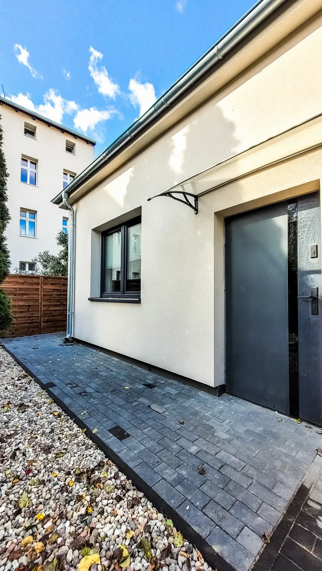 Kawalerka w centrum | Antresola | Własne patio 12