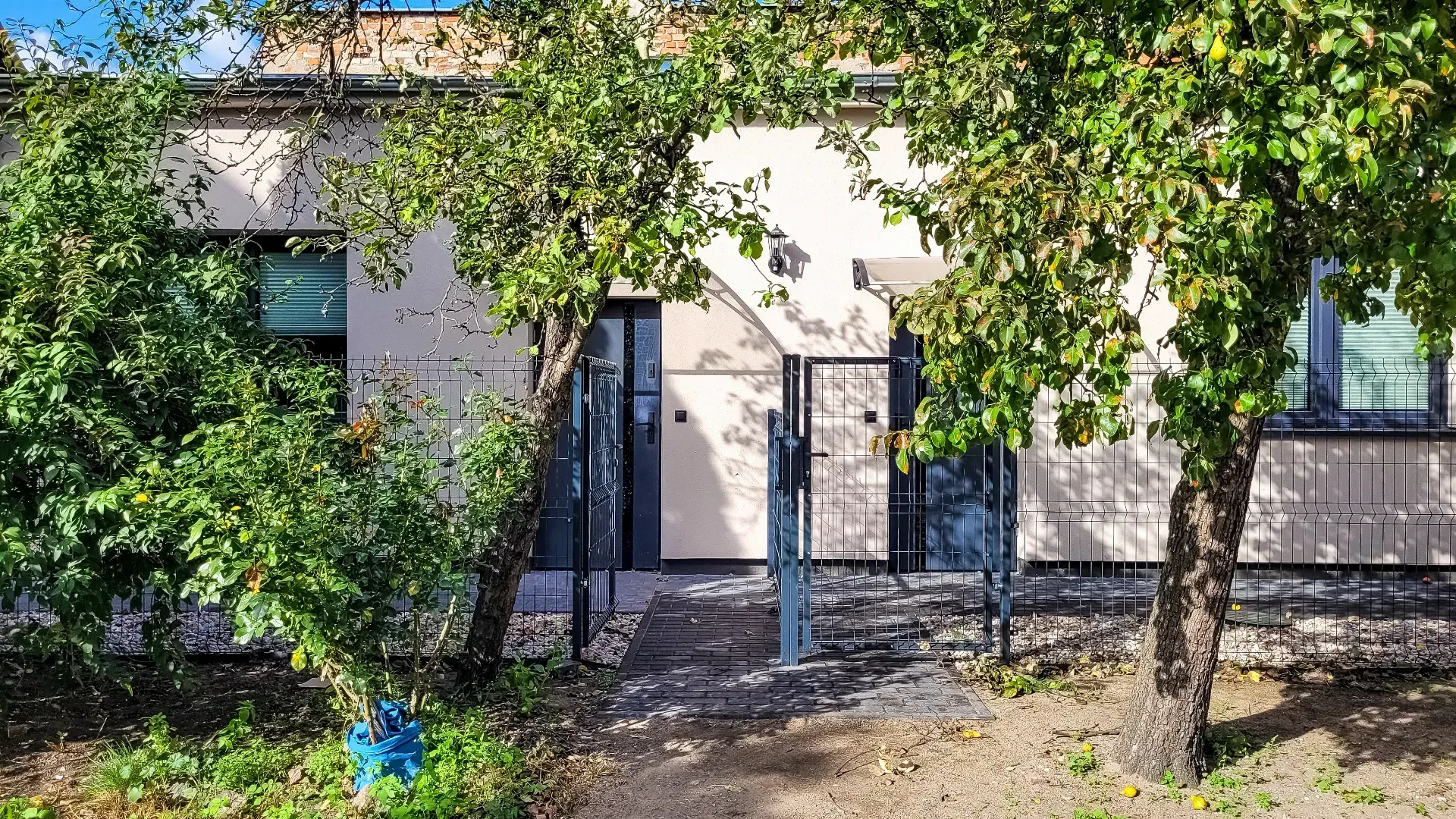 Kawalerka w centrum | Antresola | Własne patio 15