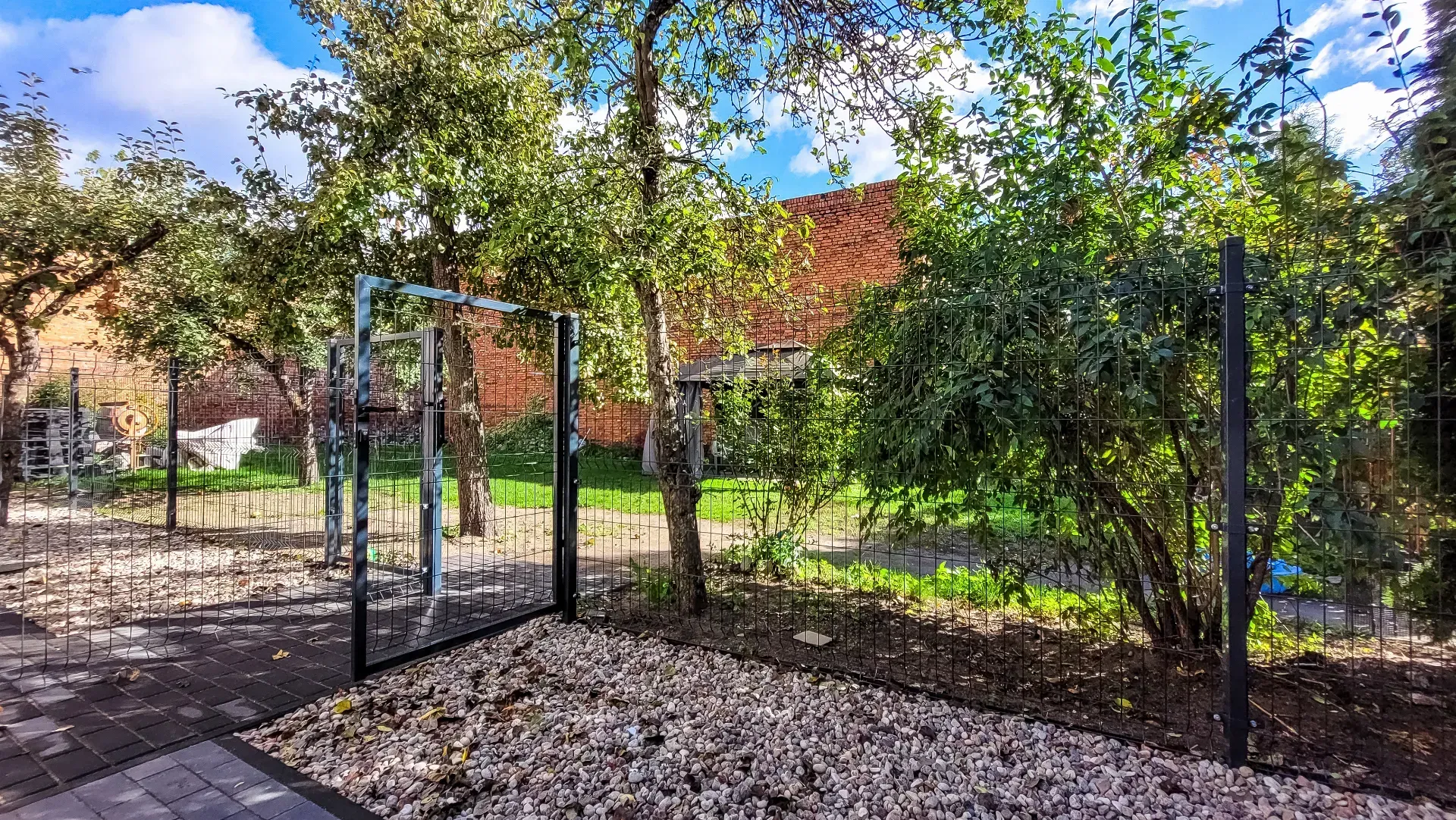 Kawalerka w centrum | Antresola | Własne patio 16