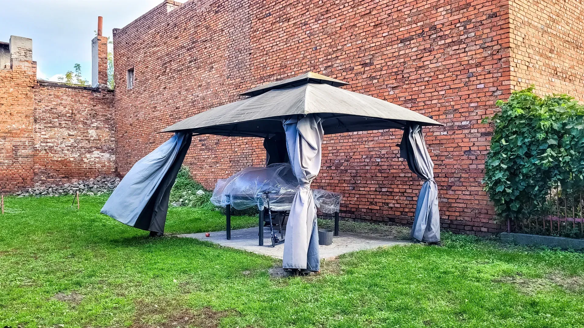 Kawalerka w centrum | Antresola | Własne patio 17